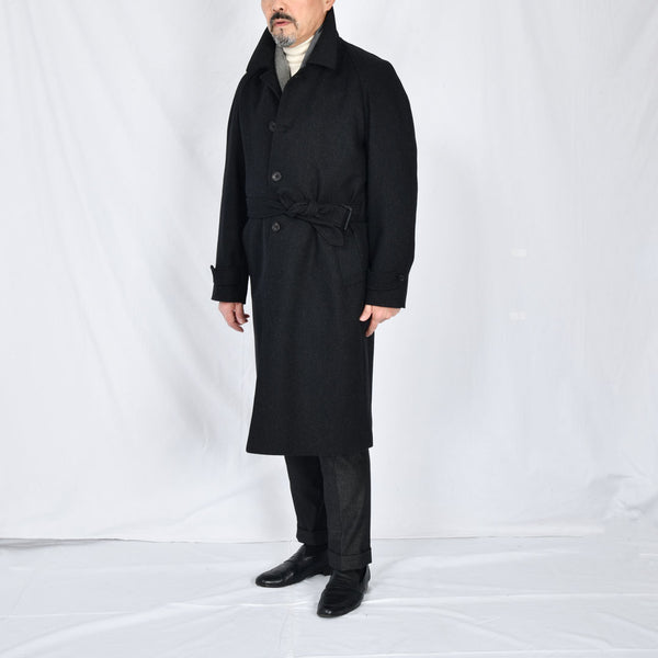 【アンブロジアーノ】ウールカシミヤベルテッドステンカラーコート（チャコールグレー）