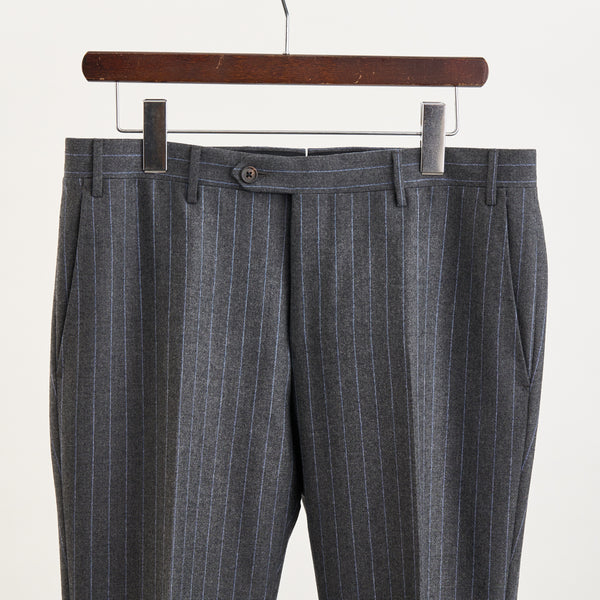 【コルネリアーニ】2Bストライプ柄サルトリアライトスーツ（グレー）