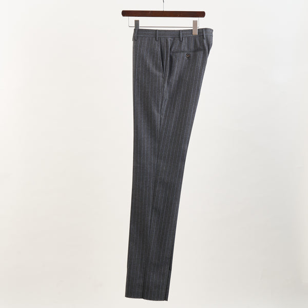 【コルネリアーニ】2Bストライプ柄サルトリアライトスーツ（グレー）